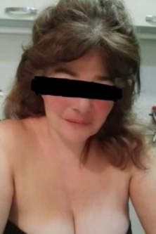 Hola soy marta, una señora madura muy viciosa en la cama. Ven y lléname donde más te guste y disfruta del mejor sexo que hayas probado. Hago todos los servicios y son mirar el reloj como a ti te gusta. Ven a meterte entre mis sabanas y a gozar como nunca lo hayas hecho con mis servicios especiales. Llamame