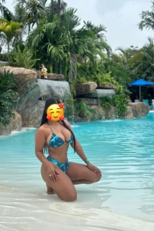 Hola soy Viviana una colombiana recién llegada, estoy disponible y dispuesta a entregarme totalmente. Soy estilista profesional y ofrezco mi servicio temporalmente hasta conseguir mis papeles.
\r\n
\r\nOfrezco trato de novia, la pasaremos súper rico. Llevo soltera 1 año y ahora aprovecho mi soltería para desempeñarme como chica de compañía.
\r\n
\r\nMe gustaría pasarla rico y conocernos. También hago salidas a domicilio piso o habitación, el desplazamiento va incluido todo con buen trato e higiene amor.
\r\n
\r\nMmuakk besitos te espero escríbeme en WhatsApp para atenderte e informarte de mis servicios especiales. Besitos mor