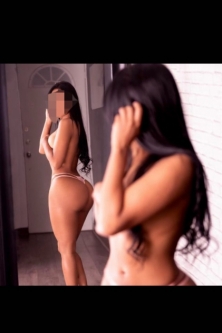 Hola amores , soy  zoe  una apasionada  chica colombiana , recién llegada a  esta ciudad  , súper implicada y  muy dispuesta hacerte pasar un momento inolvidable con un  seductor y encantador masaje cuerpo a cuerpo .

Me ubico en un piso discreto y acogedor en el carrer de bruc  .

No dudes en llamarme y reservar , tendrás una experiencia 100% gratificante 