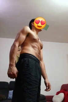 Hola  mido 1,87 de estatura delgado  deportista te acompaño a una experiencia inolvidable amor solo mujeres  interesadas masajes eroticos 
\r\nSalidas  y incuentros intimos  tengo 24 años soy  latino soy un chico muy alegre  me   gusta     hacer amistades entablar una conversación  soy muy seductor  hago desplazamientos a  hotel  solamente o tu residensia